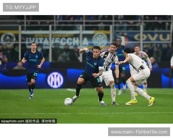 国际米兰3-2绝杀尤文图斯,泽林斯基补时世界波助蓝黑军团扩大领先优势 国际米兰3-2绝杀尤文图斯,泽林斯基补时世界波助蓝黑军团扩大领先优势